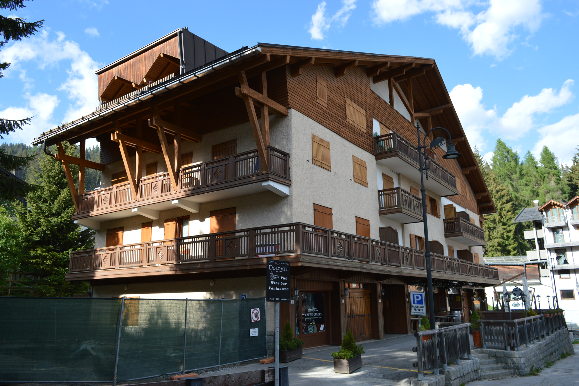 Three-bedroom flat with a panoramic balcony in the heart of Madonna di Campiglio
